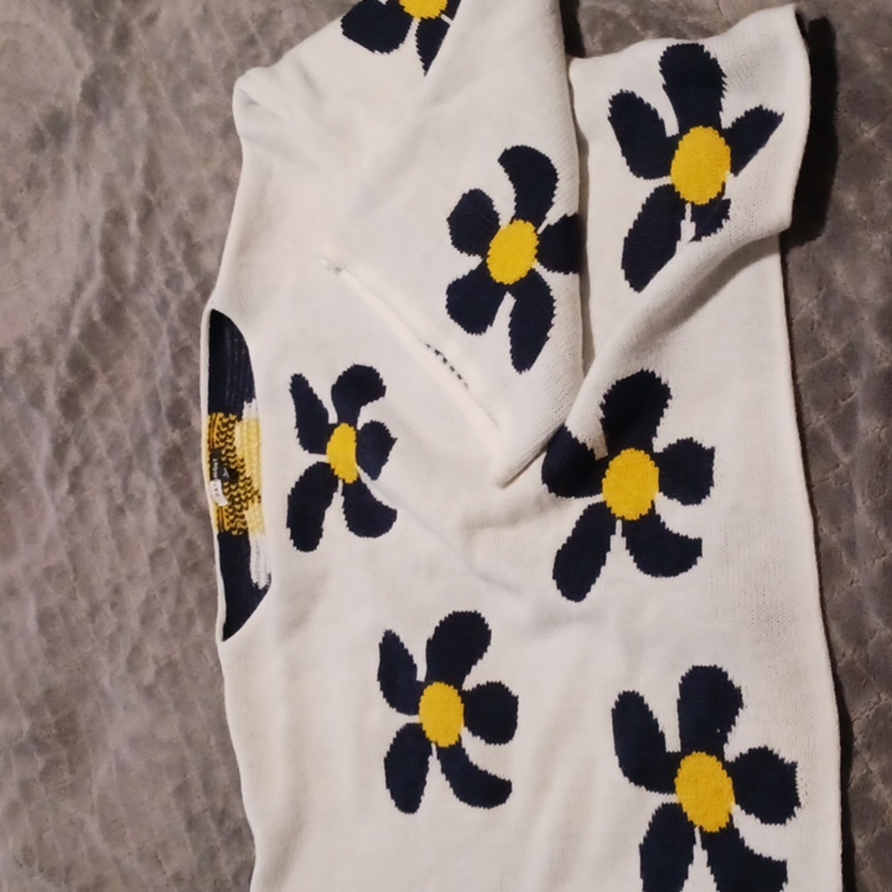 Day&Night Daisy knitted sweater Taylor Swift style.